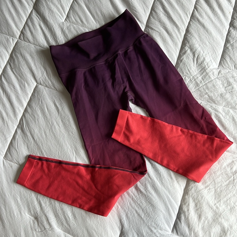 Peached by Nellie, seamless scrunch butt ombré leggings. - Picture 2 of 5